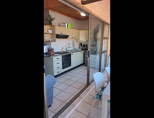 2 BEDROOM APARTMENT FOR SALE IN JEFFREYS BAY CENTRAL
